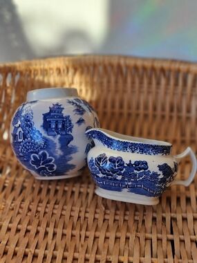 Blue Willow Ginger Jar & Creamer Set